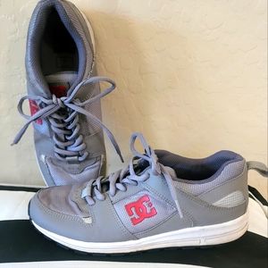 Unisex DC Lace Up Tennis Shoe, gray w/ Red DC Logo, Size 8 (Men's)